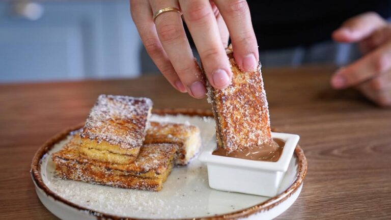 Εύκολες και λαχταριστές αυγοφέτες με πραλίνα, έτοιμες σε λίγα λεπτά