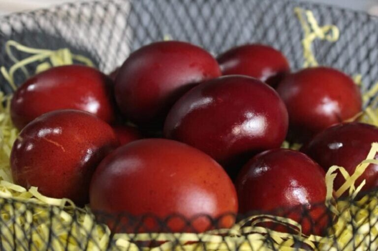 Πασχαλινά αυγά, πως να τα βάφετε σωστά και με φυσικό τρόπο για το Πάσχα!