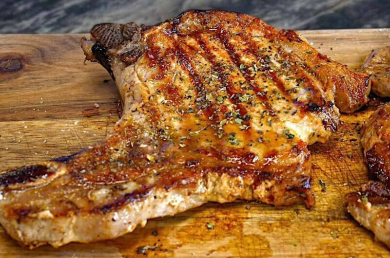 Νόστιμες και ζουμερές χοιρινές μπριζόλες, καλύτερες και από την ψησταριά!!!