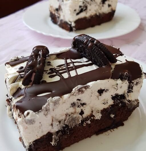 Πάστα ταψιού, με βάση brownies και κρέμα με oreo φράουλα!