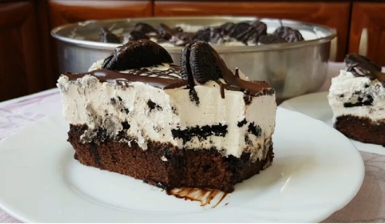 Πάστα ταψιού, με βάση brownies και κρέμα με oreo φράουλα!