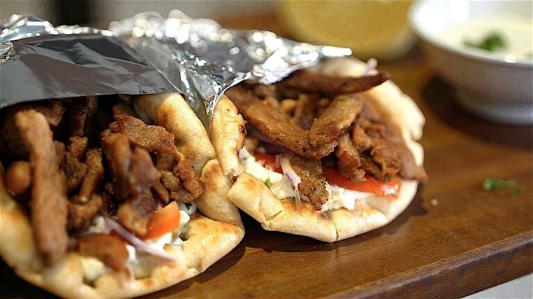 Χοιρινός γύρος γρήγορος και σπιτικός, με τρία υλικά!