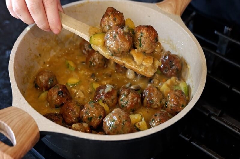 Κεφτεδάκια αφράτα με λαχανικά και λεμονάτη σάλτσα της γιαγιάς!