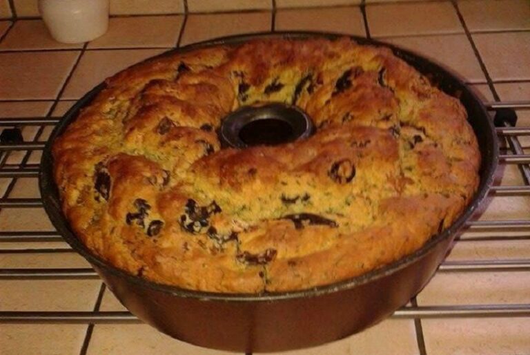 Ελιωτή και χαλουμωτή, τα κέικ από την Κύπρο!