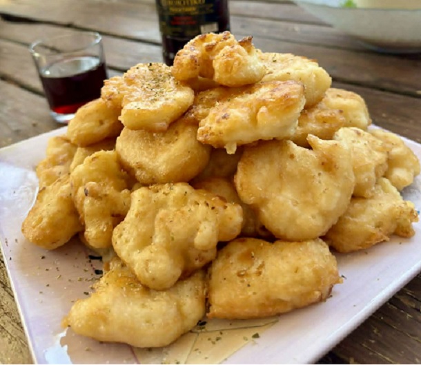 Κουνουπιδοκεφτέδες με τραγανό κουρκούτι