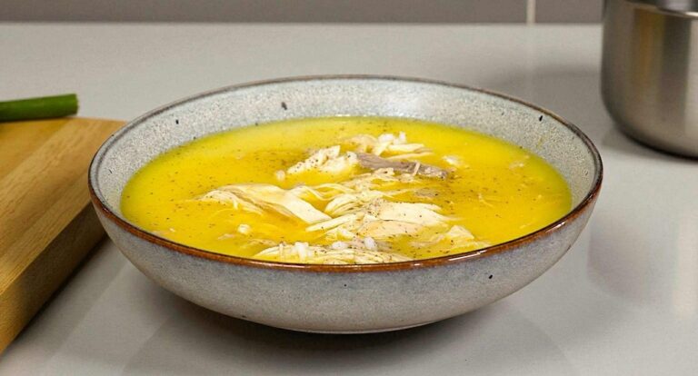 Κοτόσουπα με αυγολέμονο, η θεραπευτική σούπα!