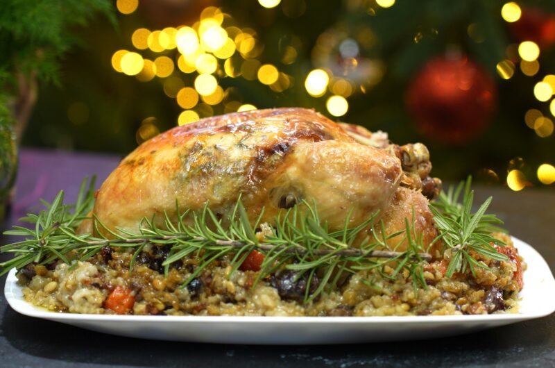 Γιορτινό γεμιστό κοτόπουλο για το Χριστουγεννιάτικο τραπέζι!