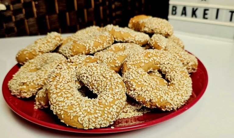 Νηστίσιμα κουλουράκια με τσίπουρο