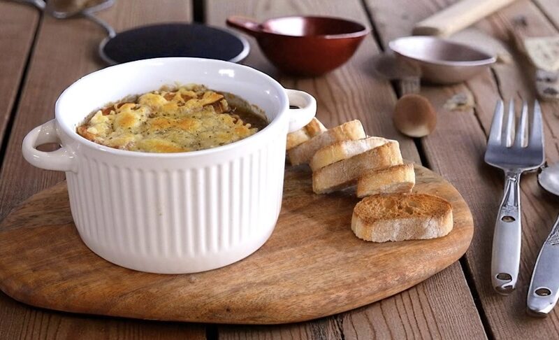 Γαλλική κρεμμυδόσουπα, με λιωμένα τυριά