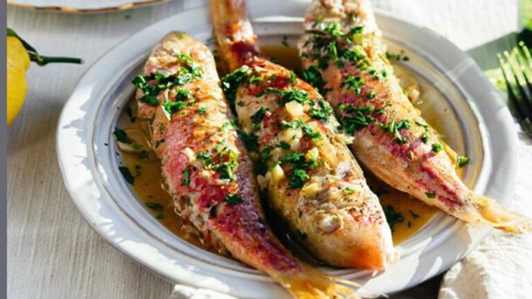 Κουτσομούρες αχνιστές, με κρασί