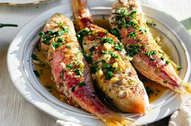 Κουτσομούρες αχνιστές, με κρασί