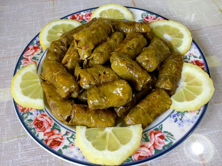 Ντολμαδάκια με φρέσκα αμπελόφυλλα