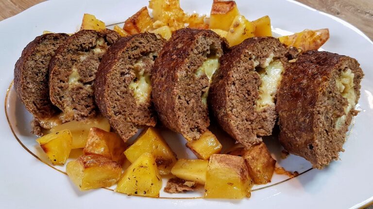 Εύκολο ρολό με κιμά και τυρί, που λιώνει!!!