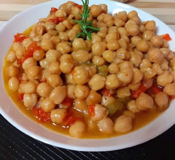 Ρεβιθάδα φούρνου με πιπεριές, χυλωμένη