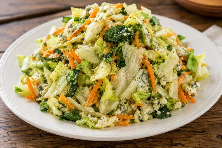 Πράσινη σαλάτα, με ωραία υλικά και νόστιμο dressing!