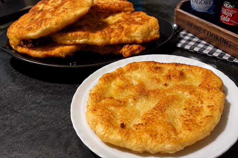 Τηγανόψωμα με τρία απλά υλικά