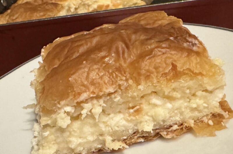 Κρεμώδης απολαυστική τυρόπιτα με μπεσαμέλ!