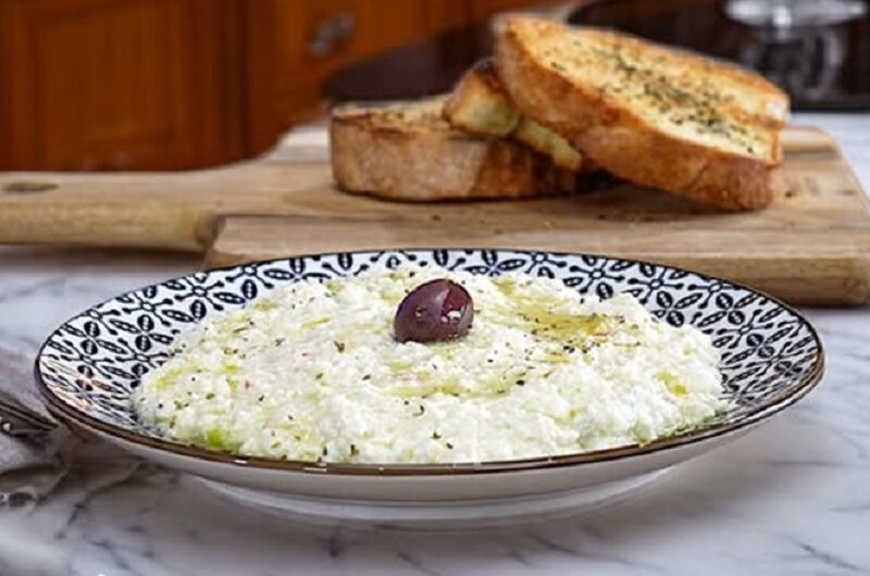 Τυροκαυτερή ταβέρνας, πικάντικη και κρεμώδης!