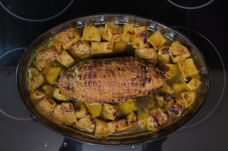 Ρολό κοτόπουλο στο φούρνο, με νοστιμότατη σάλτσα!