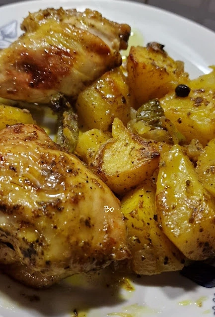 Κοτόπουλο με πατάτες, μαριναρισμένο στο φούρνο