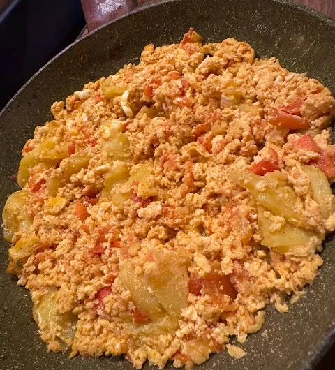 Στραπατσάδα ή καγιανάς, με αυγά και πατάτες